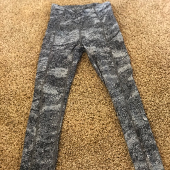 Lululemon leggings❌sold - Picture 2 of 4